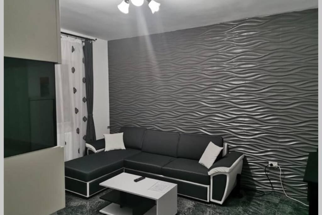 דירות פיטסטי Cozy Flat מראה חיצוני תמונה