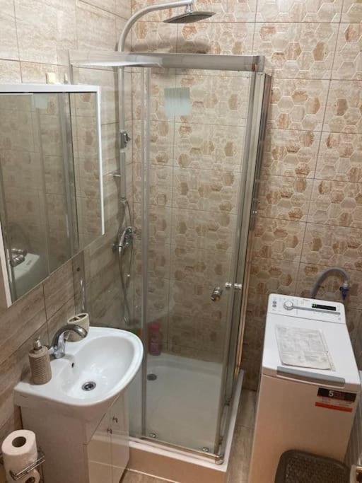 דירות פיטסטי Cozy Flat מראה חיצוני תמונה