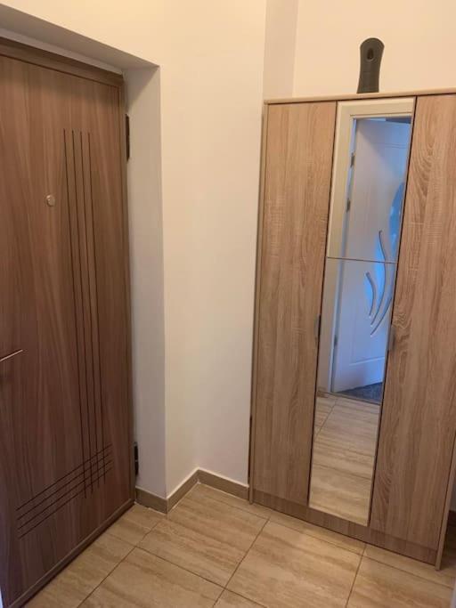 דירות פיטסטי Cozy Flat מראה חיצוני תמונה
