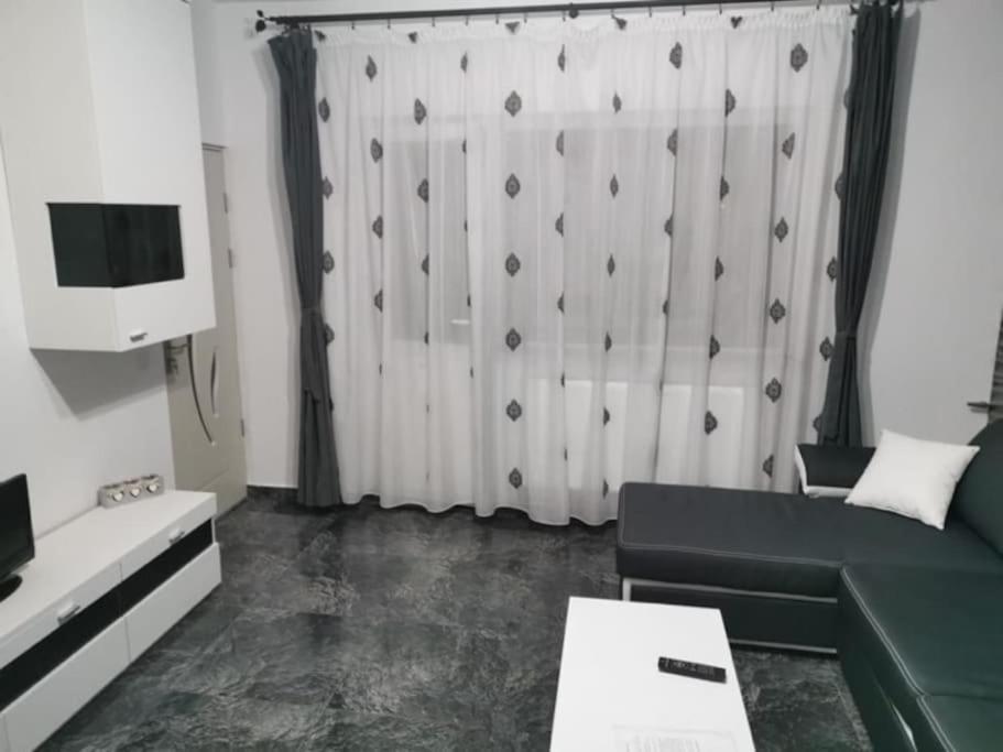 דירות פיטסטי Cozy Flat מראה חיצוני תמונה